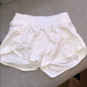 Lululemon tracker short 2.5 lightly worn!!